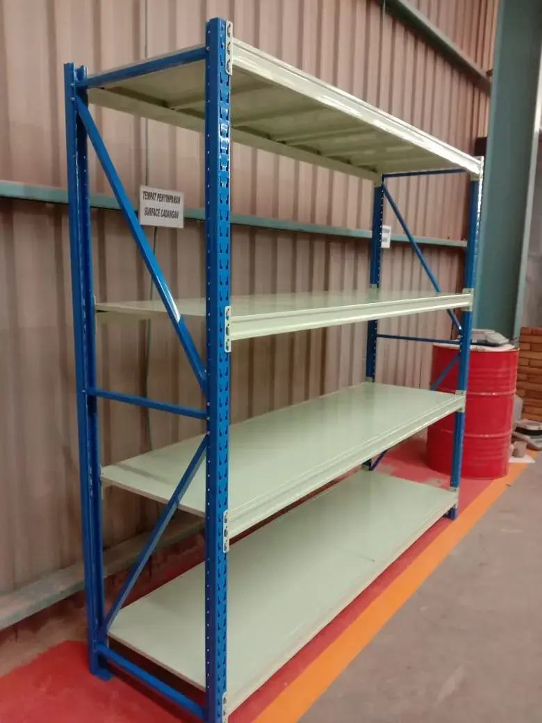 Rak Medium-Duty — Cold-rolled steel untuk beban menengah. Tinggi 2.000–3.000 mm.